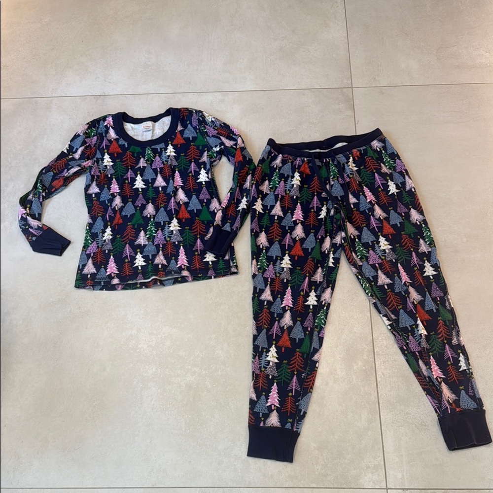 Hanna Andersson Colorful Tree Pattern Women’s Pajamas
